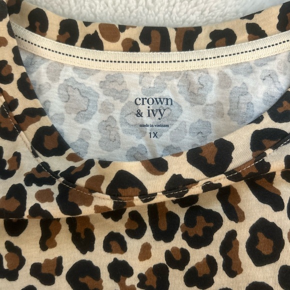 Crown & Ivy Cheetah Print Long Sleeve Shirt✨ - Picture 4 of 4